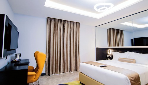 Executive Studio, City View