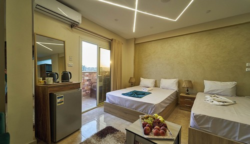 King Room with Balcony with Pyramids View