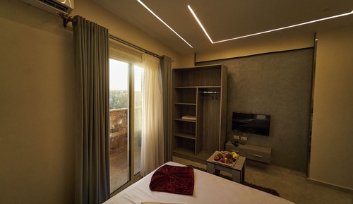 Single Room, Piramid View with balcony