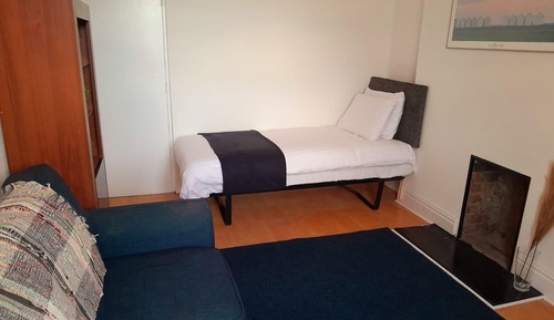 Basic Studio, Ensuite