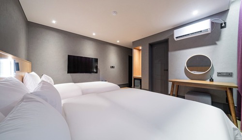 Family Twin Room (1 double bed and 1 single bed)