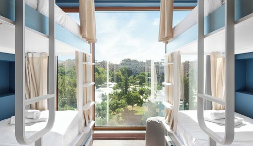 Bed in 6-bed Mixed Dorm with City view