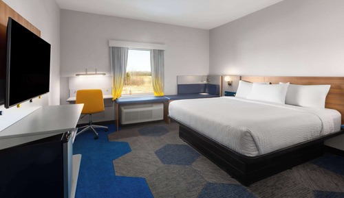 Basic Room, 1 King Bed, Non Smoking