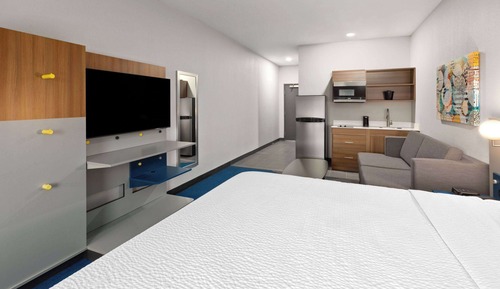 Suite, 1 King Bed with Sofa bed, Kitchenette (Mobility, Bathtub W/grab Bars)