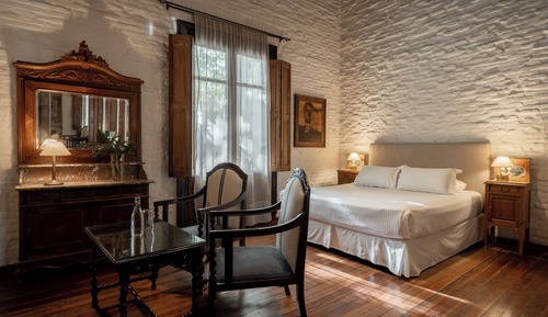 Deluxe Suite, Jetted Tub