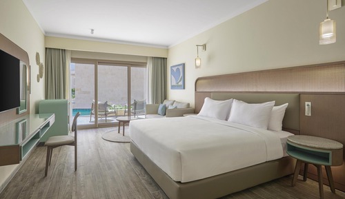 Superior Room, 1 King Bed, Pool View