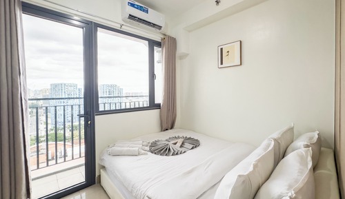 City Condo, 1 Queen Bed with Sofa bed, Refrigerator & Microwave