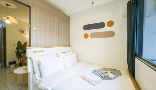 Basic Condo, Ensuite, Pool View
