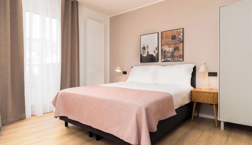One-Bedroom Suite with Balcony