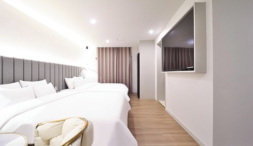 Family Twin Room