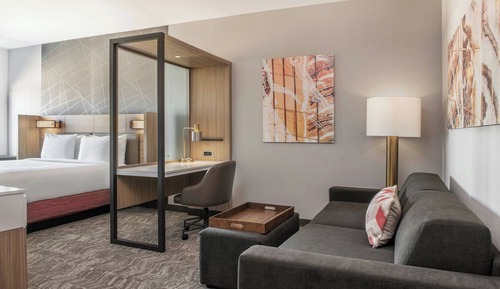 Suite, 1 King Bed (Hearing Accessible)