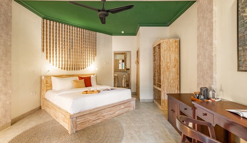 Deluxe Room, Pool View