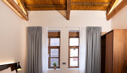 Deluxe Studio