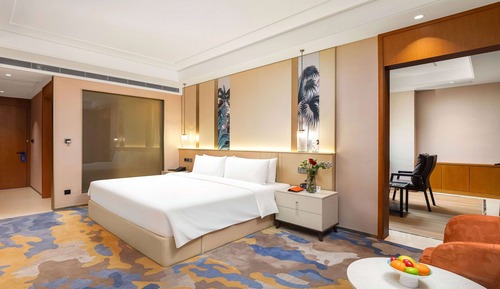 Suite, 1 King Bed, Smoking