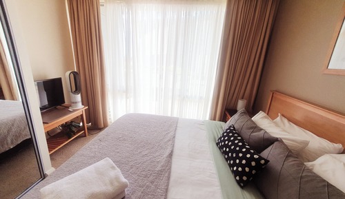 Central City Apartment, Pool, Sauna, Parking Available