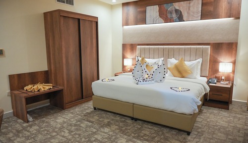 Honeymoon Suite