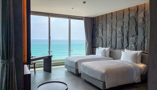 Deluxe Twin Room Oceanfront with Bathtub Free Daily High Tea