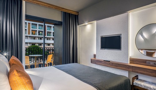 Deluxe Room, Pool View
