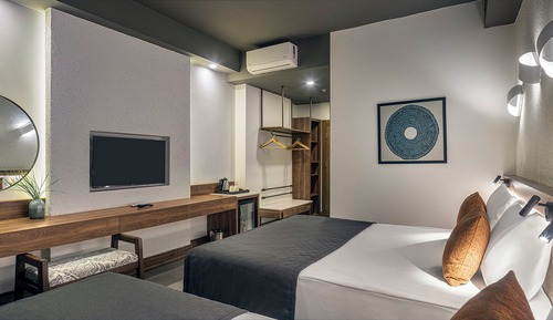 Deluxe Triple Room with Pool View