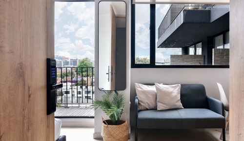 Apartment (611)