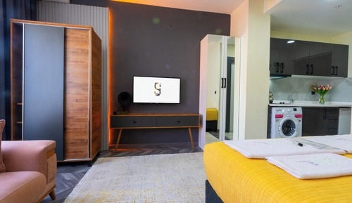 Deluxe Apartment