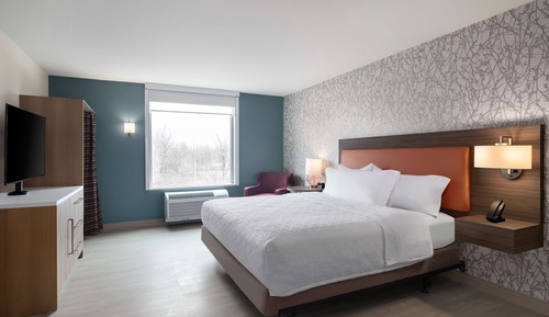 Suite, 1 King Bed, Accessible (Hearing)