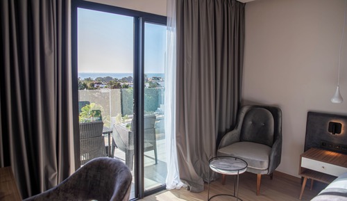 Room, Sea View