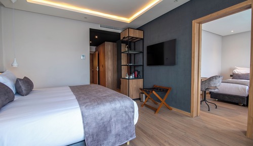 Deluxe Family Room