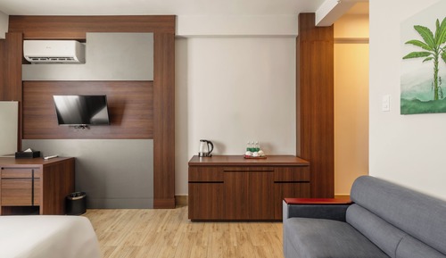 Family, 2 Bedrooms, Bathtub,City View