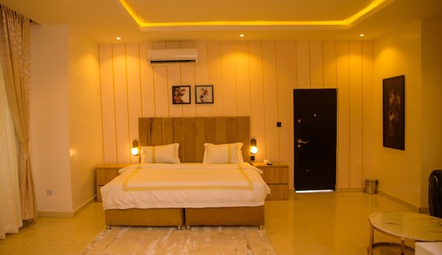 Luxury Suite