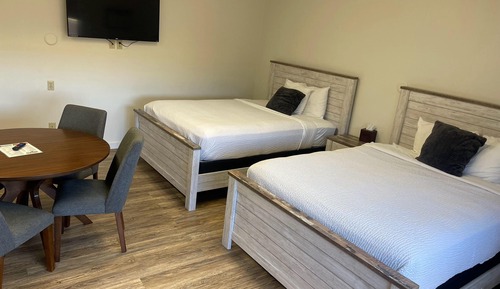 Deluxe Room 3 Queen Beds