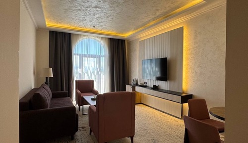 Senior Suite