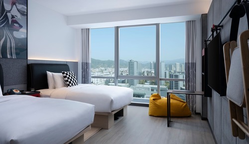 Standard Room, 2 Double Beds, Mountain View