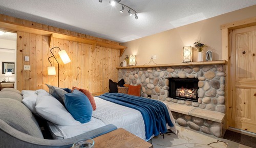 House, Multiple Beds, Patio, Mountain View (2625 Hanover Drive)