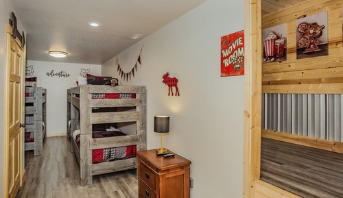 Splashing at the Bluff: Indoor Pool, Spectacular Views! Home Theater, Game Room- Smoky Mountains