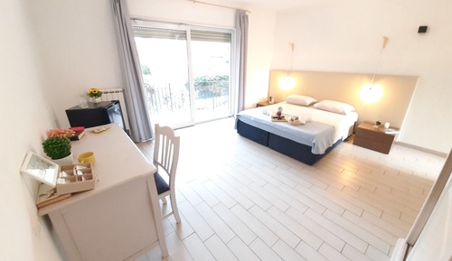 Deluxe Double Room, 1 Bedroom, Patio, City View