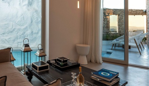 The Cave Pool Experience Suite
