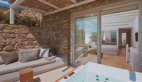 Deluxe Suite with Outdoor Hot tub