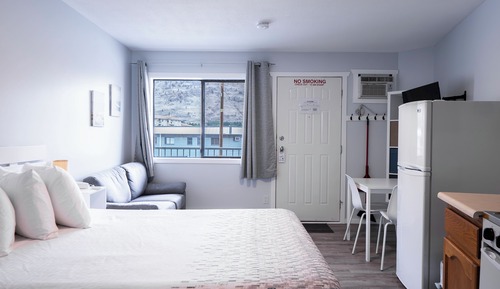 Basic Studio, 1 Queen Bed