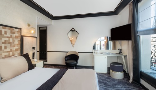 Executive Room With Eiffel Tower View Terrace