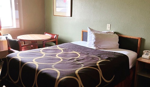 Standard Room, 1 Queen Bed