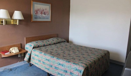 Standard Room, 1 Queen Bed (No Pets Allowed)