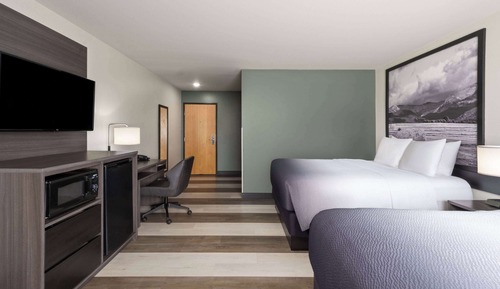 Business Room, 2 Queen Beds, Non Smoking