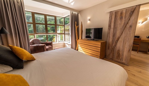 Deluxe Suite, River View