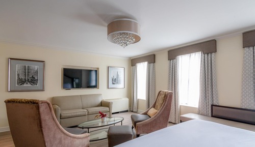 Studio Suite (Brownstone)