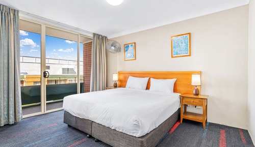 Executive 3 Bedroom Apartment - Daily Housekeeping