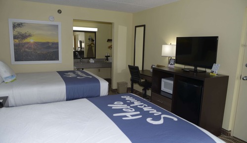 Room, 2 Queen Beds, Non Smoking (No Pets)