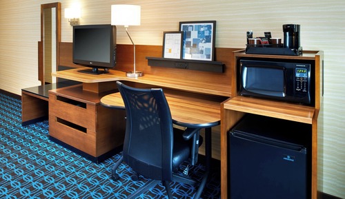 Room, 1 King Bed, Non Smoking (Mobility/Hearing Accessible, Tub)