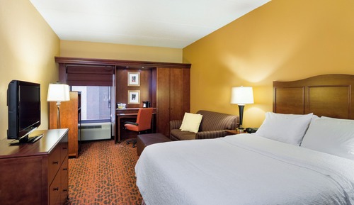 2 King Beds Family Suite
