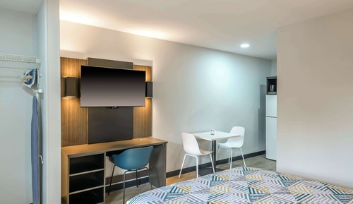 Standard Room, 1 Queen Bed, Non Smoking, Kitchenette